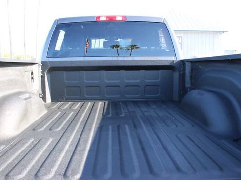 Used 2024 RAM 2500 Big Horn w/ Sport Appearance Package image 10