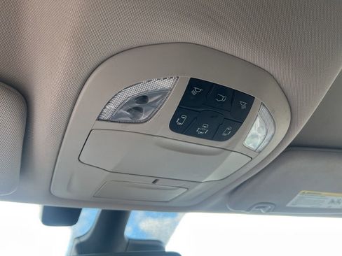 Used 2021 Chrysler Pacifica Touring-L image 21