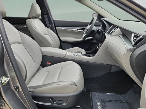 Certified 2025 INFINITI QX50 Luxe image 17