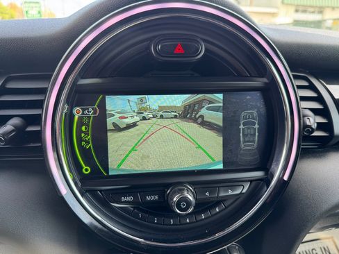 Used 2017 MINI Cooper 4-Door Hardtop image 25
