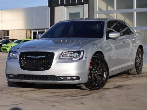 Used 2020 Chrysler 300 S image 3