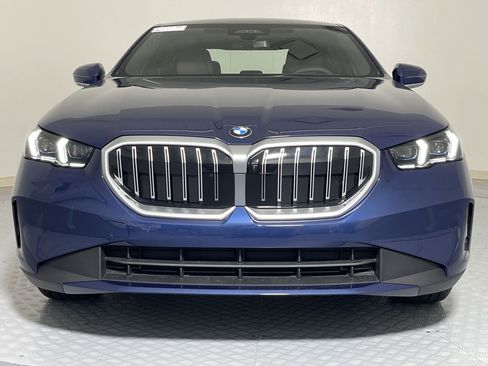 Used 2026 BMW 530i xDrive w/ Executive Package image 5