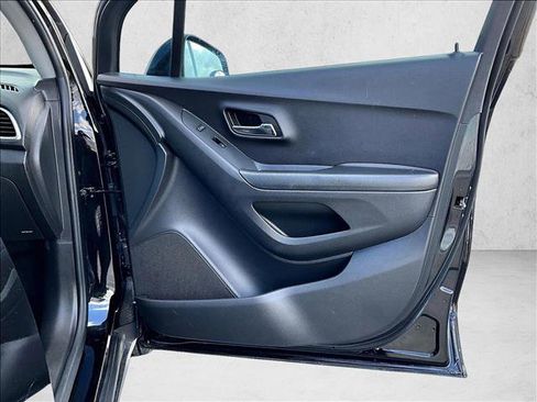 Used 2022 Chevrolet Trax LS image 19