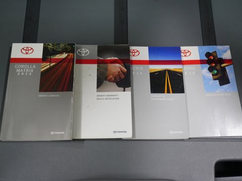 Used 2012 Toyota Matrix S image 19