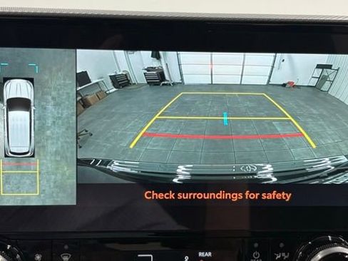 Used 2023 Toyota Highlander Platinum AWD/4WD image 24