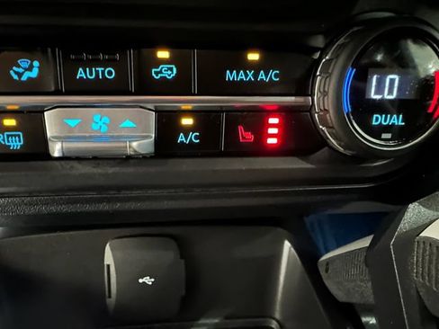 Used 2023 Ford Bronco Outer Banks AWD/4WD image 13