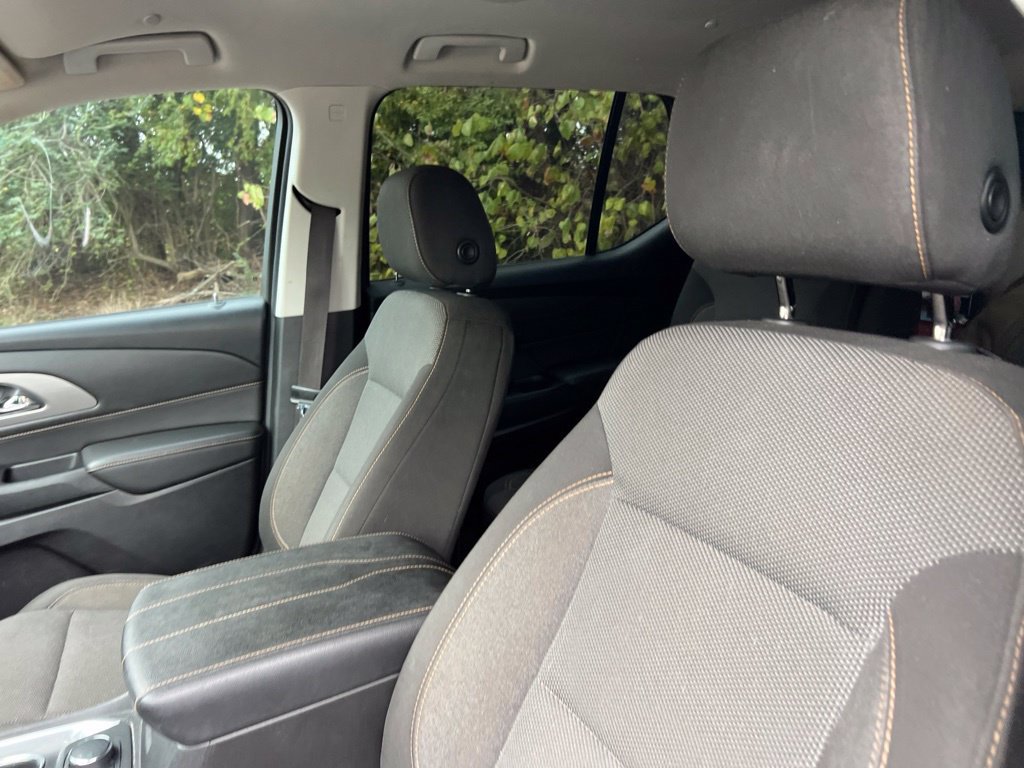 Used 2019 Chevrolet Traverse LT w/ LPO, Blackout Package FWD image 4