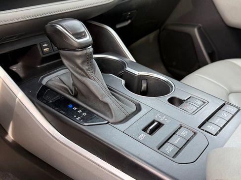 Used 2022 Toyota Highlander XLE image 21