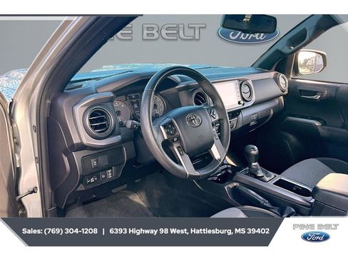 Used 2023 Toyota Tacoma TRD Off-Road w/ Technology Package AWD/4WD image 13