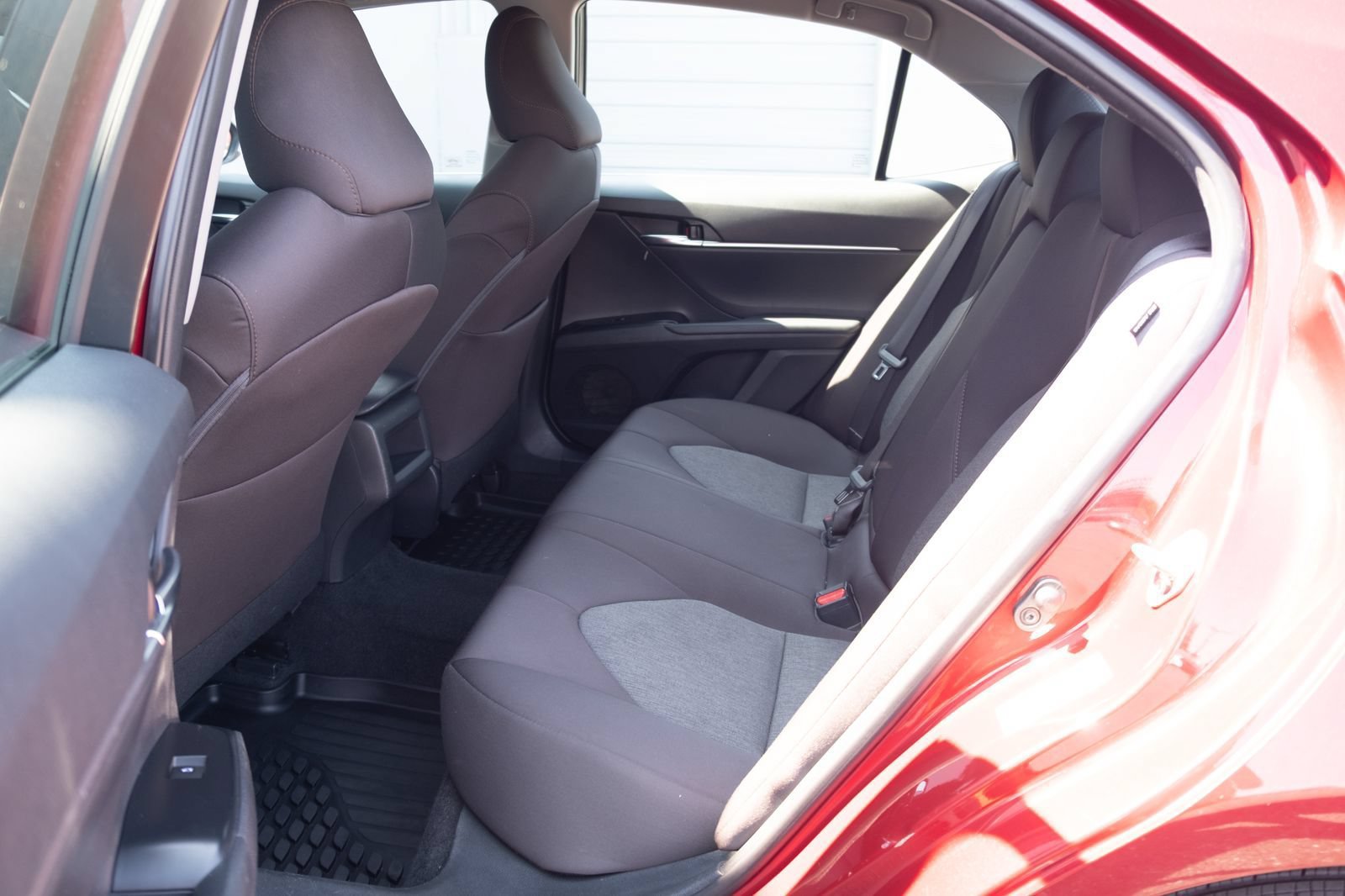 Used 2018 Toyota Camry LE FWD image 14