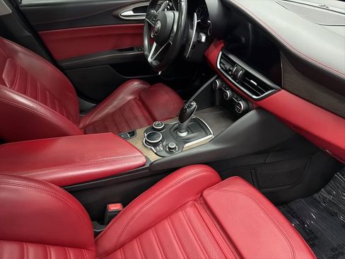 Used 2019 Alfa Romeo Giulia Ti w/ Quick Order Package 22Z Lusso image 31