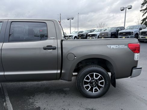 Used 2011 Toyota Tundra 4x4 CrewMax image 11