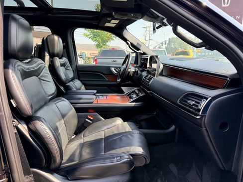 Certified 2021 Lincoln Navigator Reserve AWD/4WD image 9