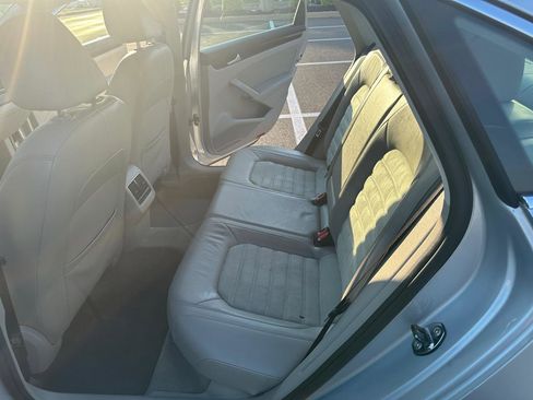 Used 2014 Volkswagen Passat 1.8T SEL Premium FWD image 13