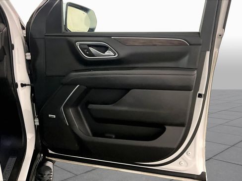Used 2021 Chevrolet Tahoe Z71 w/ Luxury Package AWD/4WD image 21