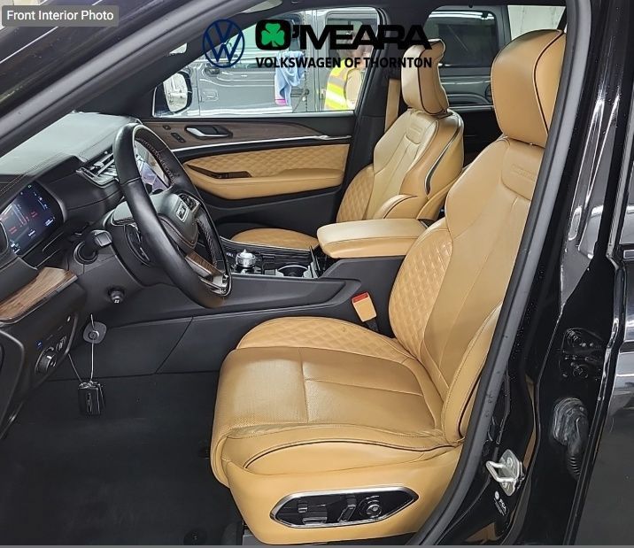 Used 2023 Jeep Grand Cherokee Summit w/ Advanced Protech Group IV AWD/4WD image 4