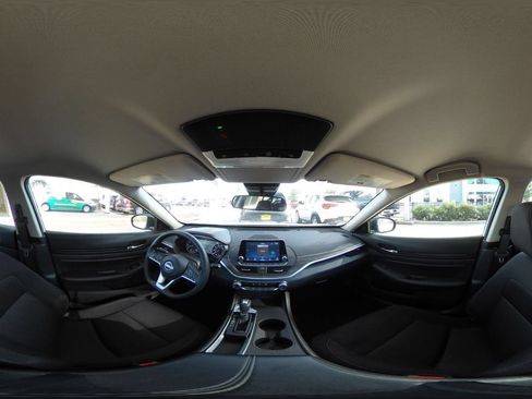 Used 2025 Nissan Altima 2.5 SV FWD image 42