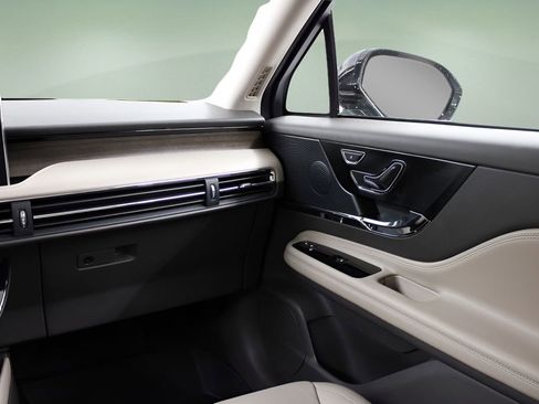 Used 2024 Lincoln Corsair Reserve w/ Equipment Group 201A image 22