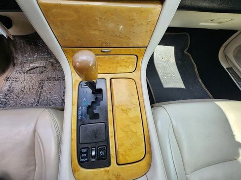 Used 2004 Lexus SC 430 Convertible image 21