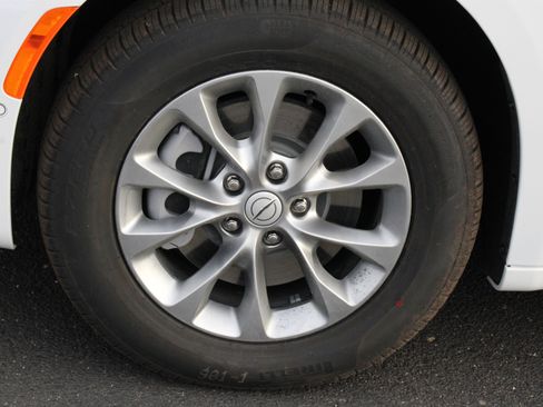 New 2026 Chrysler Pacifica Select image 40