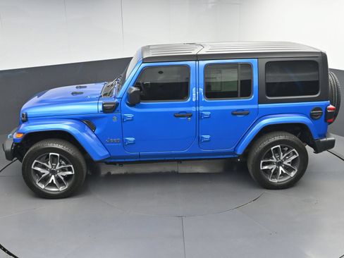 Used 2024 Jeep Wrangler Unlimited w/ Convenience Group AWD/4WD image 35