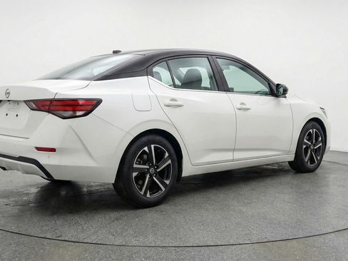 Used 2025 Nissan Sentra SV image 9