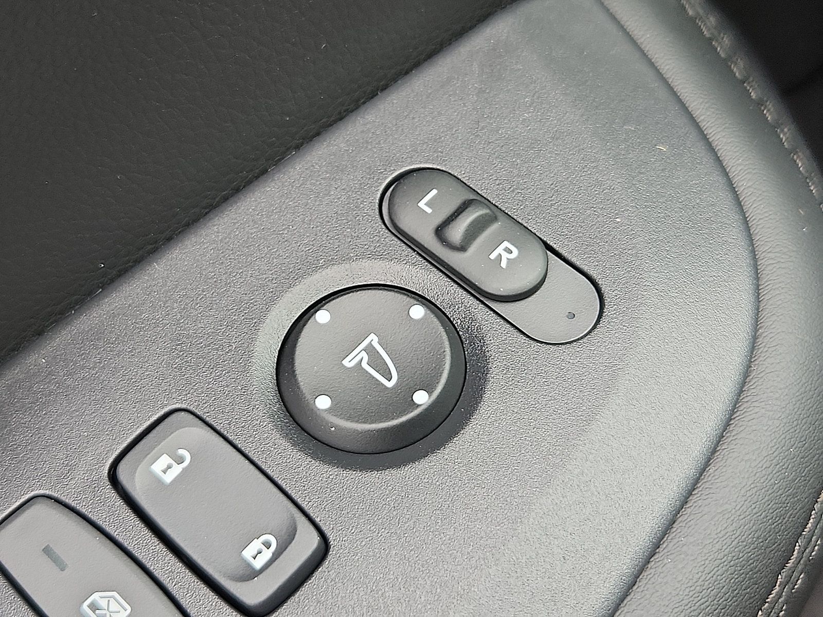 New 2027 Honda HR-V LX image 16