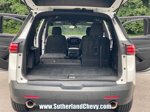 Used 2023 Chevrolet Traverse LT FWD image 43