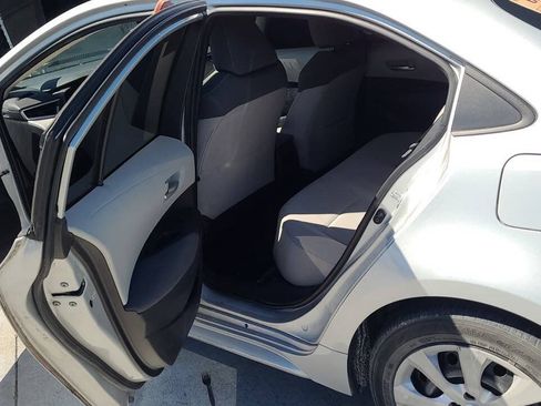 Used 2020 Toyota Corolla LE FWD image 4