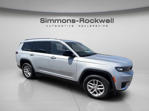 Used 2023 Jeep Grand Cherokee L Laredo w/ Luxury Tech Group I AWD/4WD image 7