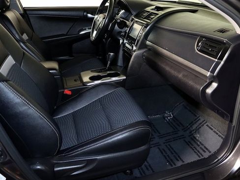 Used 2014 Toyota Camry SE image 31