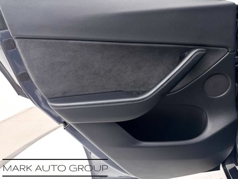 Used 2022 Tesla Model Y Long Range AWD/4WD image 32