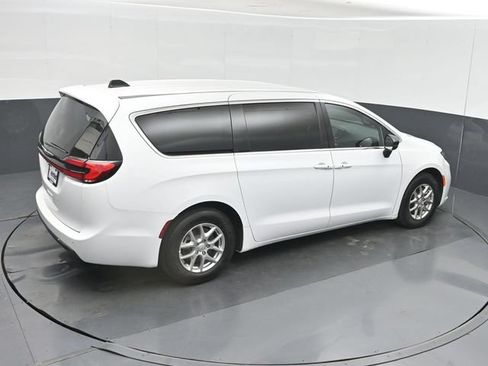 Used 2026 Chrysler Pacifica Select FWD image 39
