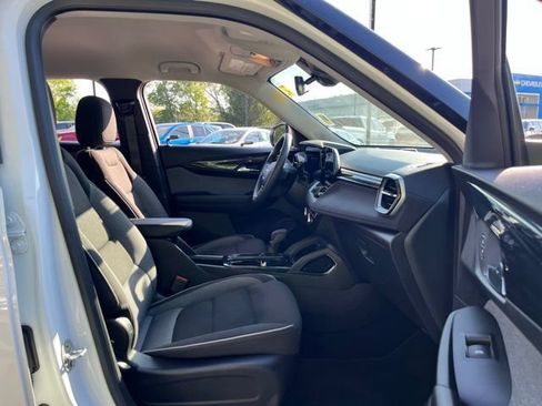 Used 2024 Chevrolet TrailBlazer LT w/ Driver Confidence Package FWD image 18