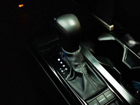 Used 2025 Toyota Camry LE w/ Convenience Package image 20