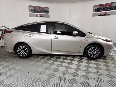 Used 2022 Toyota Prius Prime LE image 2
