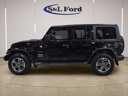 Used 2023 Jeep Wrangler Unlimited Sahara AWD/4WD image 2