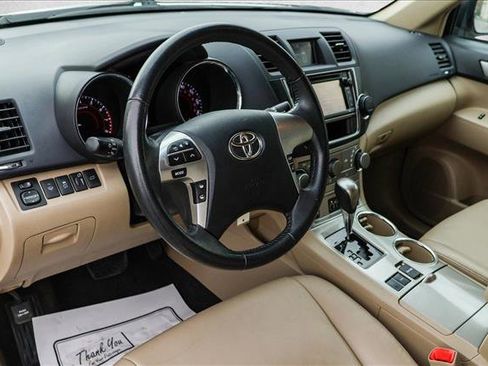 Used 2013 Toyota Highlander SE image 10