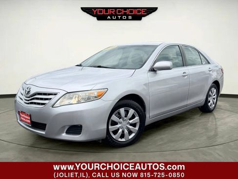 Used 2010 Toyota Camry LE FWD image 1