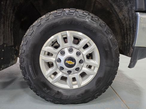 Used 2022 Chevrolet Silverado 2500 LT w/ Convenience Package AWD/4WD image 8