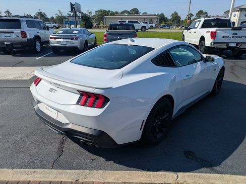 Used 2025 Ford Mustang GT RWD image 5