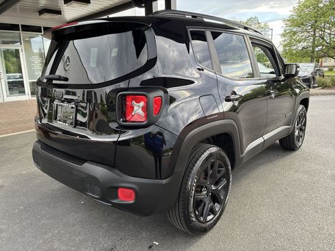 Used 2017 Jeep Renegade Altitude AWD/4WD image 7
