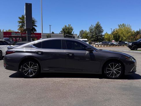 Used 2022 Lexus ES 300h w/ Premium Package FWD image 24