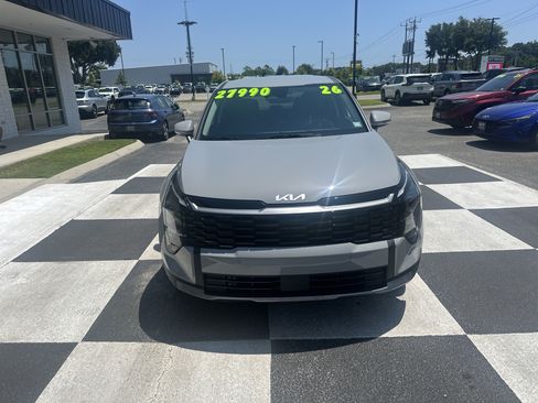 Used 2026 Kia Sportage EX FWD image 2