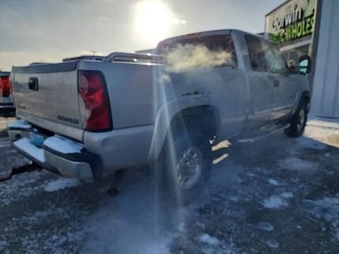 Used 2004 Chevrolet Silverado 2500 LS w/ Heavy-Duty Power Package image 2