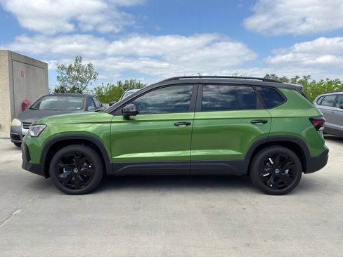 New 2026 Volkswagen Taos SE FWD image 4