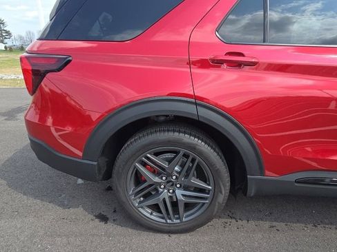 Used 2025 Ford Explorer ST image 7