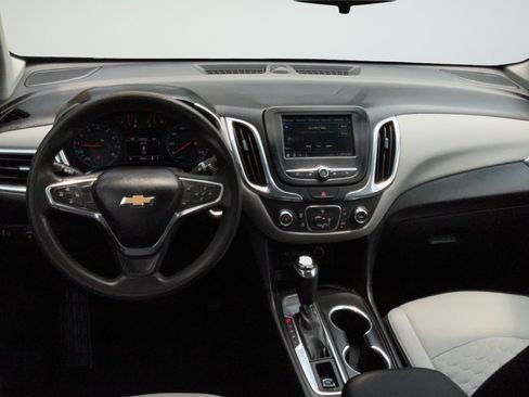 Used 2019 Chevrolet Equinox LS FWD image 12