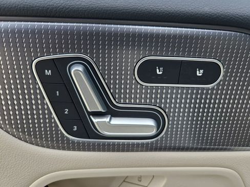 Used 2022 Mercedes-Benz GLB 250 image 16