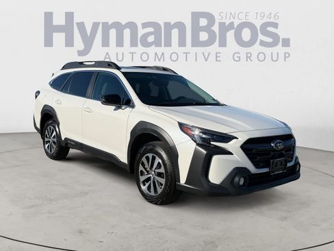 Used 2025 Subaru Outback Premium AWD/4WD image 1